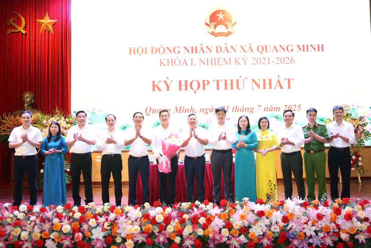 Kỳ họp thứ nhất HĐND xã Quang Minh nhiệm kỳ 2021-2026 thông qua nhiều nghị quyết quan trọng- Ảnh 10.
