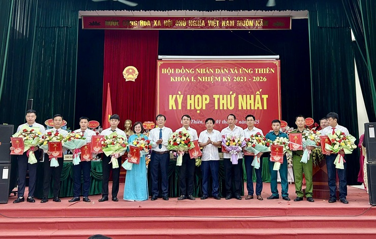 HĐND xã Ứng Thiên khóa I họp kỳ đầu tiên, kiện toàn bộ máy lãnh đạo và thông qua các nghị quyết quan trọng- Ảnh 1.