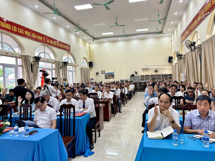 HĐND xã Ứng Thiên khóa I họp kỳ đầu tiên, kiện toàn bộ máy lãnh đạo và thông qua các nghị quyết quan trọng- Ảnh 4.