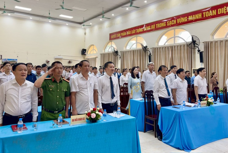 HĐND xã Ứng Thiên khóa I họp kỳ đầu tiên, kiện toàn bộ máy lãnh đạo và thông qua các nghị quyết quan trọng- Ảnh 5.