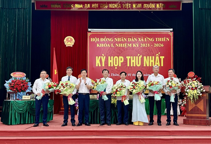 HĐND xã Ứng Thiên khóa I họp kỳ đầu tiên, kiện toàn bộ máy lãnh đạo và thông qua các nghị quyết quan trọng- Ảnh 2.