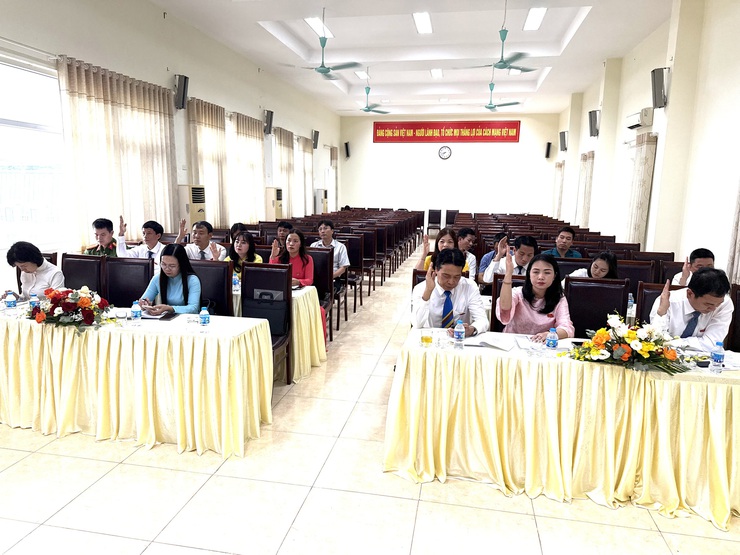 Kỳ họp thứ nhất HĐND phường khóa I nhiệm kỳ 2021- 2026 thành công tốt đẹp- Ảnh 3.