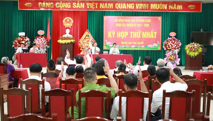 Kỳ họp thứ Nhất- Hội đồng Nhân dân xã Minh Châu thông qua nhiều nội dung quan trọng- Ảnh 5.