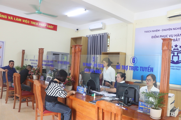 Dấu mốc quan trọng trong tiến trình cải cách hành chính, Vận hành chính thức chính quyền địa phương 2 cấp.- Ảnh 1.