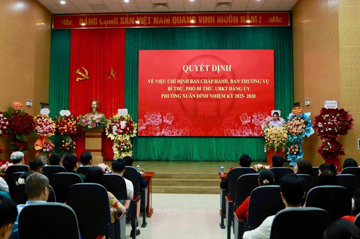 Phường Xuân Đỉnh công bố các Quyết định về tổ chức bộ máy và nhân sự- Ảnh 1.