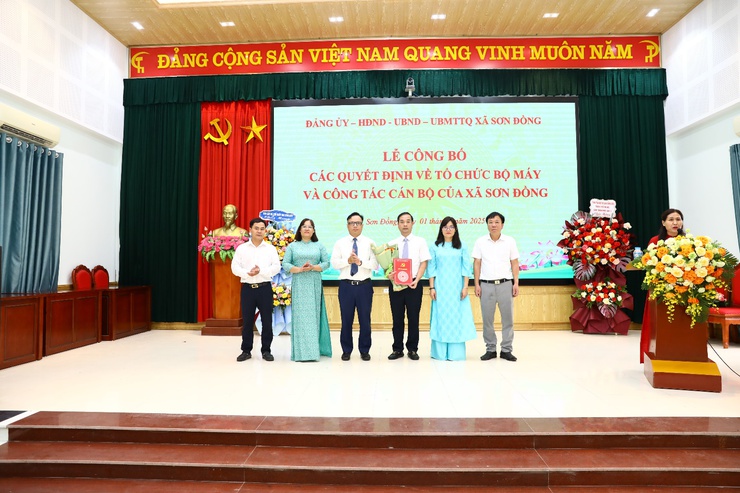Sơn Đồng công bố các Quyết định về tổ chức bộ máy và công tác cán bộ- Ảnh 2.