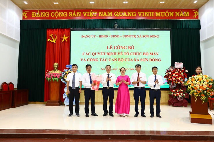 Sơn Đồng công bố các Quyết định về tổ chức bộ máy và công tác cán bộ- Ảnh 6.