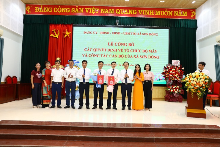 Sơn Đồng công bố các Quyết định về tổ chức bộ máy và công tác cán bộ- Ảnh 13.