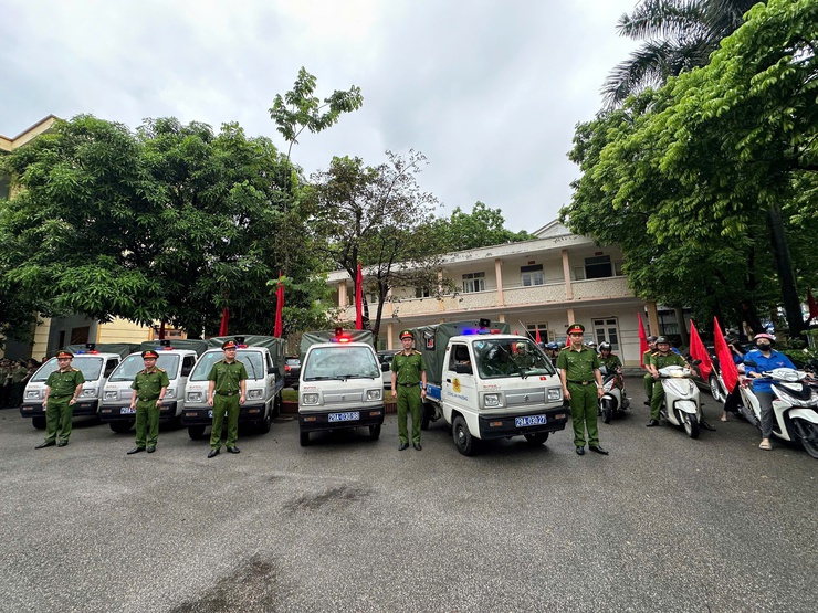 Công an phường Hà Đông ra quân bảo đảm Trật tự an toàn giao thông, trật tự đô thị trên địa bàn- Ảnh 5.