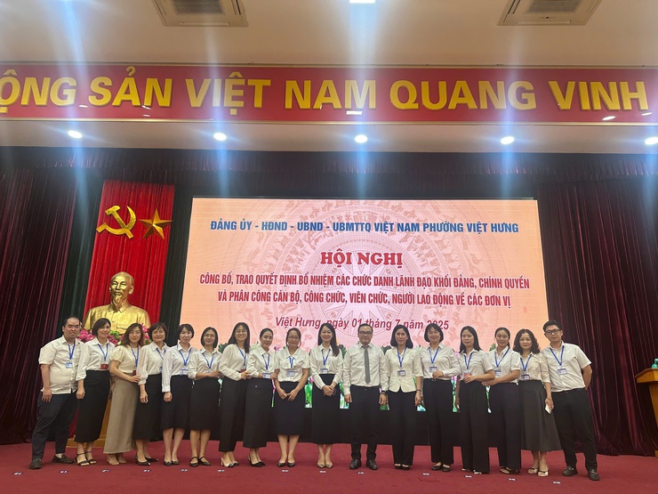 Hội nghị công bố, trao quyết định bổ nhiệm các chức danh lãnh đạo khối Đảng, Chính quyền và phân công CBCCVC-NLĐ về các đơn vị- Ảnh 6.