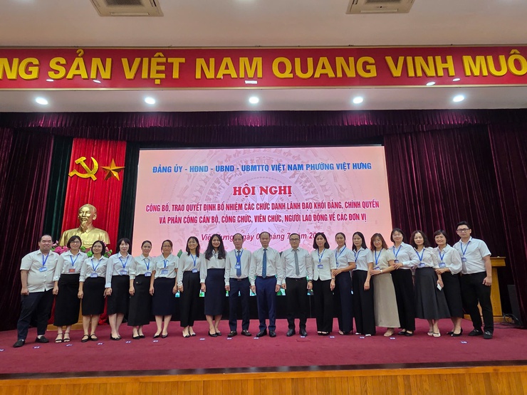 Hội nghị công bố, trao quyết định bổ nhiệm các chức danh lãnh đạo khối Đảng, Chính quyền và phân công CBCCVC-NLĐ về các đơn vị- Ảnh 4.