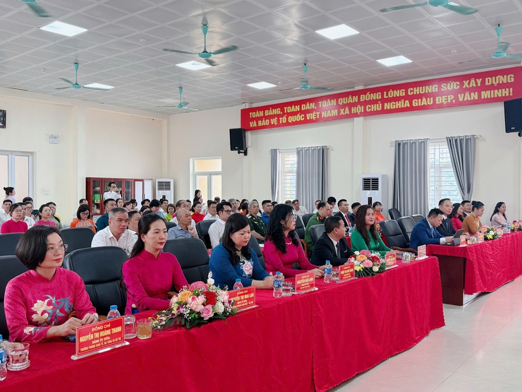 Đảng ủy-HĐND-UBND-UB MTTQ phường Tương Mai tổ chức Lễ công bố và trao các Quyết định của Thành phố về công tác nhân sự phường Tương Mai
- Ảnh 7.