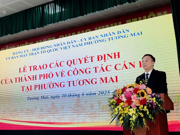 Đảng ủy-HĐND-UBND-UB MTTQ phường Tương Mai tổ chức Lễ công bố và trao các Quyết định của Thành phố về công tác nhân sự phường Tương Mai
- Ảnh 4.