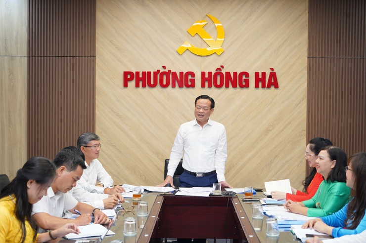 Trao các Quyết định về công tác cán bộ tại phường Hồng Hà- Ảnh 6.