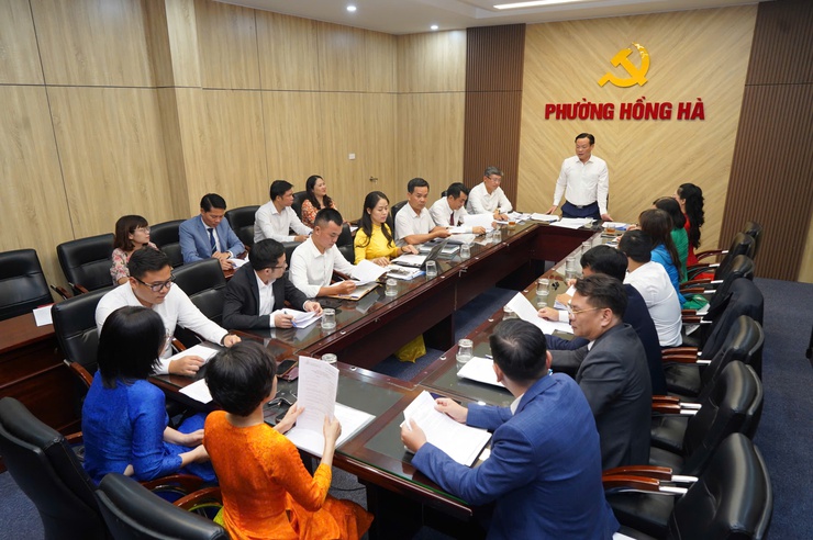 Trao các Quyết định về công tác cán bộ tại phường Hồng Hà- Ảnh 7.