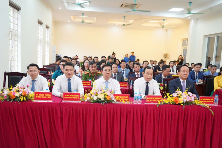 Trao các Quyết định về công tác cán bộ tại phường Hồng Hà- Ảnh 5.
