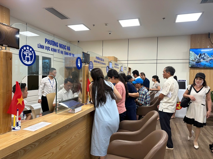 Phường Ngọc Hà trong ngày đầu vận hành mô hình chính quyền địa phương hai cấp- Ảnh 2.