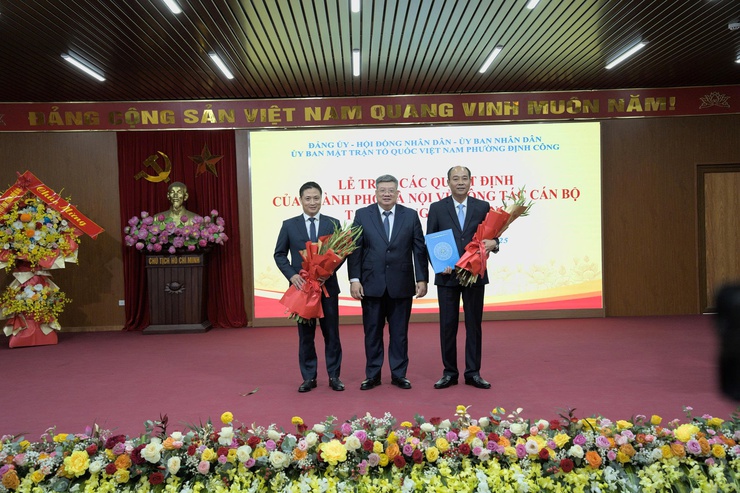 Phường Định Công công bố các quyết định của thành phố về công tác cán bộ- Ảnh 3.