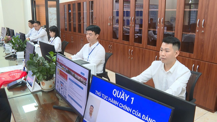 Không khí làm việc trong ngày đầu xã Phúc Thịnh đi vào  hoạt động theo mô hình Chính quyền địa phương hai cấp- Ảnh 3.