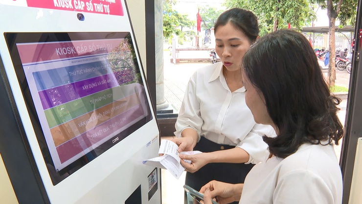 Không khí làm việc trong ngày đầu xã Phúc Thịnh đi vào  hoạt động theo mô hình Chính quyền địa phương hai cấp- Ảnh 4.