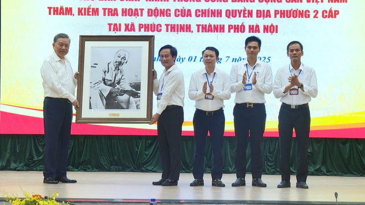 Tổng Bí thư Tô Lâm thăm, kiểm tra hoạt động chính quyền địa phương hai cấp tại xã Phúc Thịnh, thành phố Hà Nội- Ảnh 7.