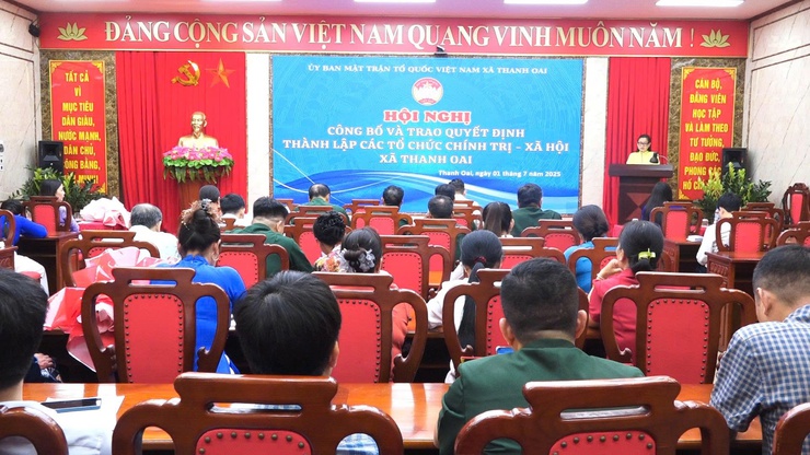 UBMTTQ Việt Nam xã Thanh Oai: Công bố và trao Quyết định thành lập các tổ chức chính trị - xã hội- Ảnh 1.