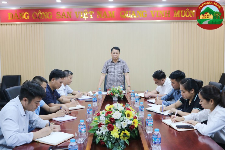 Đồng chí Phó Bí thư Thường trực Đảng ủy xã Phú Cát làm việc với Ban xây dựng Đảng- Ảnh 1.
