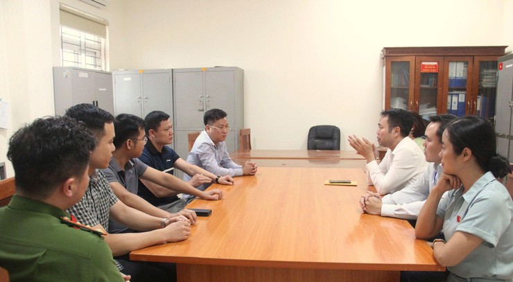 Công an xã Hoà Lạc phát hiện, xử lý việc đối tượng có hành vi môi giới mại dâm tại nhà nghỉ trên địa bàn xã- Ảnh 1.