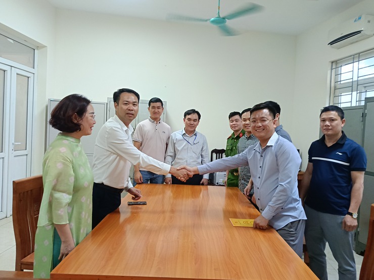 Công an xã Hoà Lạc phát hiện, xử lý việc đối tượng có hành vi môi giới mại dâm tại nhà nghỉ trên địa bàn xã- Ảnh 2.