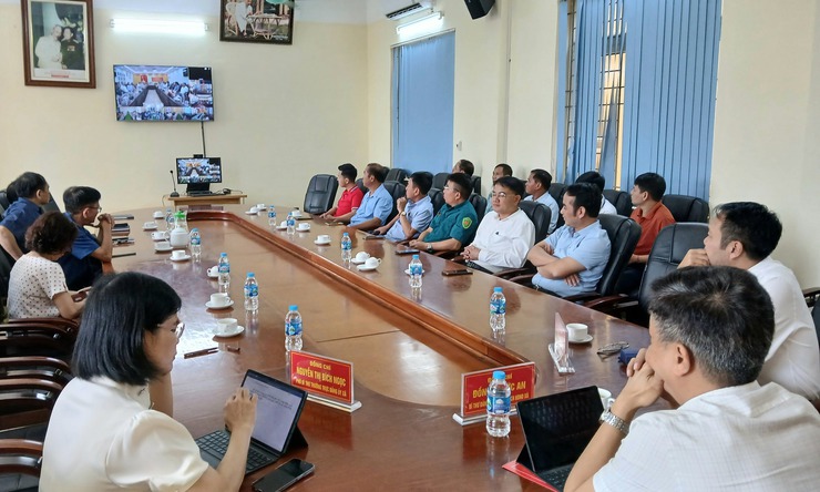 Đoàn đại biểu Quốc hội thành phố Hà Nội tiếp xúc với cử tri đơn vị bầu cử số 8 sau Kỳ họp thứ chín, Quốc hội khóa XV.- Ảnh 2.