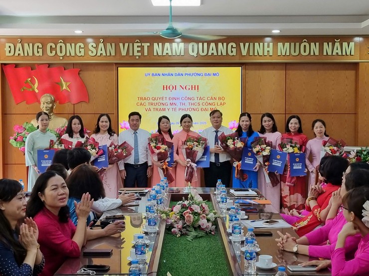 UBND phường Đại Mỗ trao Quyết định về công tác cán bộ lĩnh vực Y tế và Giáo dục- Ảnh 3.