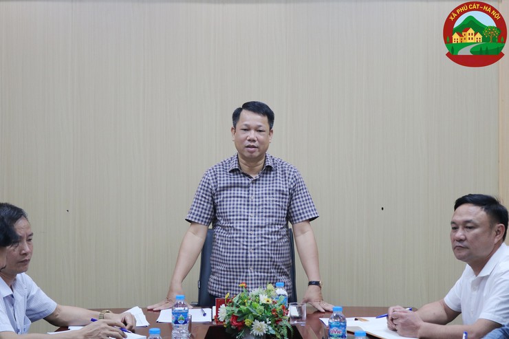 Đồng chí Phó Bí thư Thường trực Đảng ủy xã Phú Cát làm việc với Ban xây dựng Đảng- Ảnh 4.
