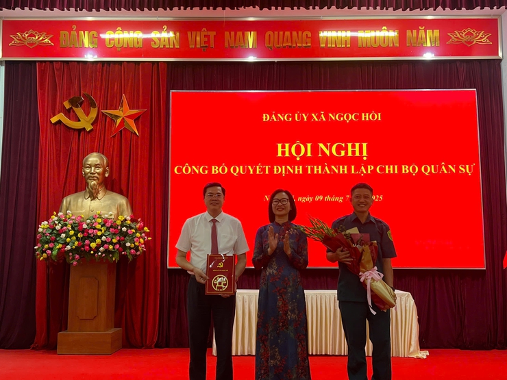 UBND xã Ngọc Hồi: Công bố quyết định thành lập Chi bộ Quân sự xã- Ảnh 2.