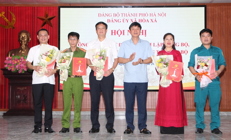 Hòa Xá: công bố quyết định thành lập tổ chức cơ sở Đảng trực thuộc và công tác cán bộ- Ảnh 1.