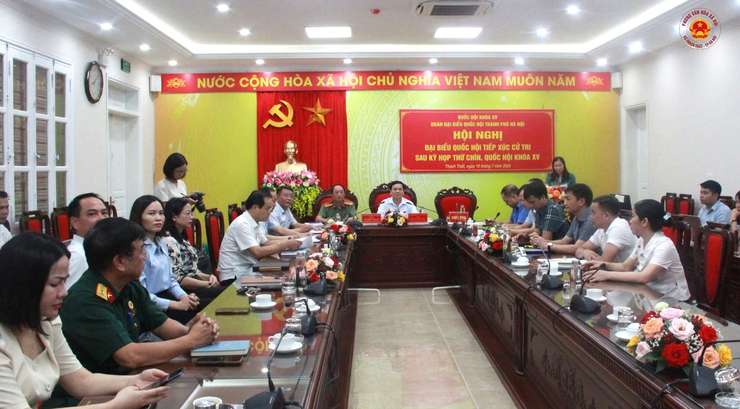 Đoàn đại biểu Quốc hội TP Hà Nội (đơn vị số 8) tiếp xúc cử tri sau Kỳ họp thứ 9, Quốc hội khóa XV - Điểm cầu chính tại xã Thạch Thất- Ảnh 1.