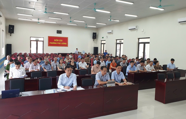 Cử tri phường Phú Lương tham dự trực tuyến Hội nghị tiếp xúc cử tri của Đoàn Đại biểu Quốc hội thành phố Hà Nội (Tổ bầu cử số 6)- Ảnh 2.