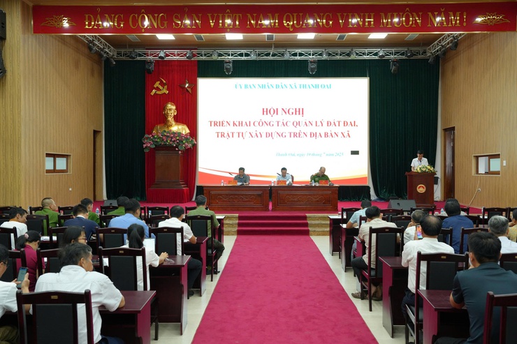 Xã Thanh Oai: Kiên quyết xử lý nghiêm vi phạm về đất đai, xây dựng với tinh thần "quyết liệt, không có vùng cấm"- Ảnh 1.