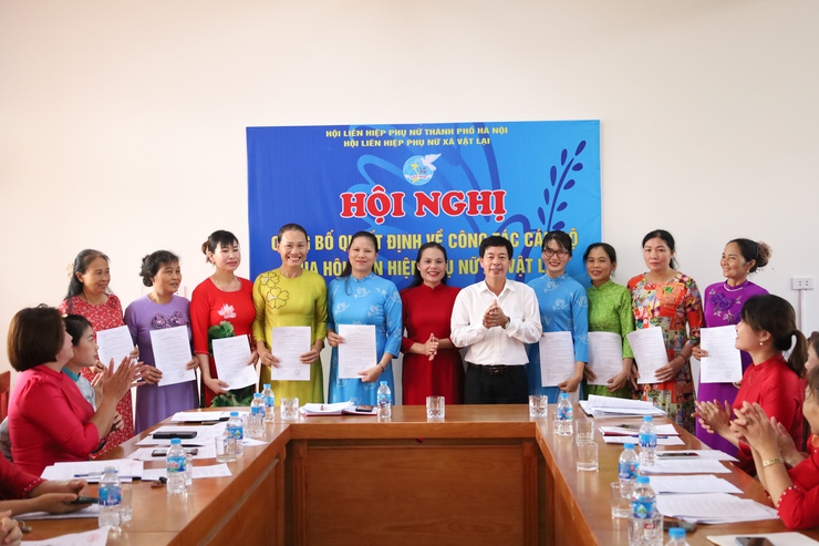 Hội LHPN xã Vật Lại công bố Quyết định về công tác cán bộ- Ảnh 5.