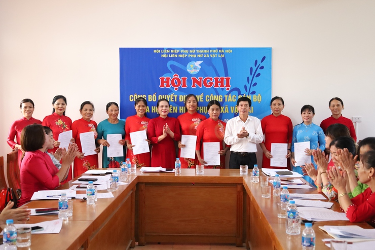 Hội LHPN xã Vật Lại công bố Quyết định về công tác cán bộ- Ảnh 4.