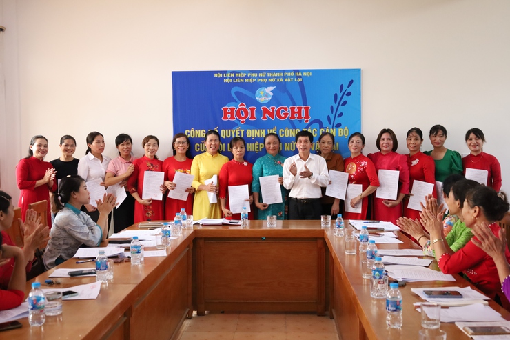 Hội LHPN xã Vật Lại công bố Quyết định về công tác cán bộ- Ảnh 3.