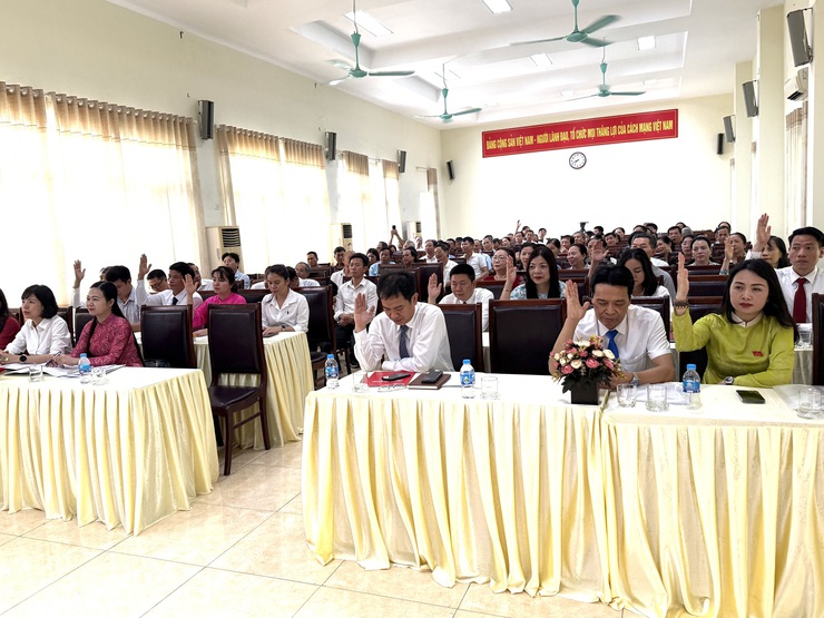 Kỳ họp thứ hai HĐND phường Kiến Hưng nhiệm kỳ 2021- 2026 thành công tốt đẹp- Ảnh 3.