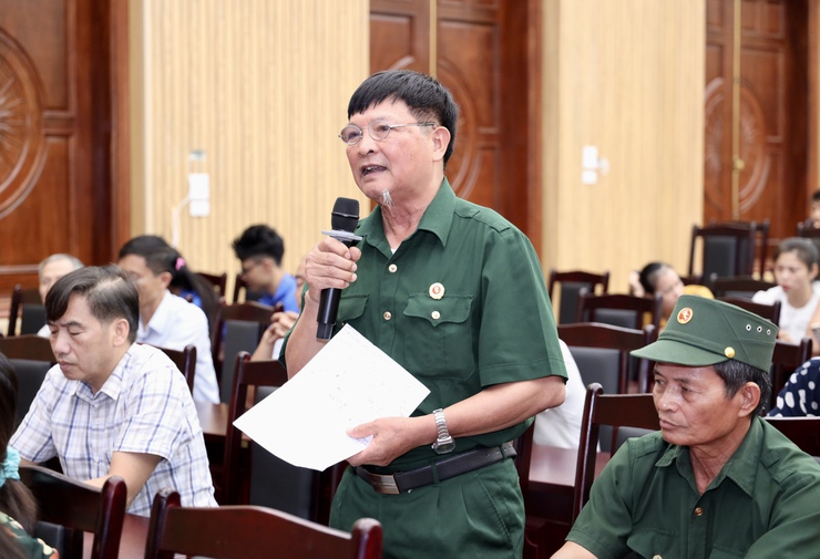 Đoàn đại biểu Quốc hội Thành phố Hà Nội tiếp xúc cử tri sau Kỳ họp thứ 9, Quốc hội khóa XV theo hình thức trực tiếp và trực tuyến- Ảnh 6.