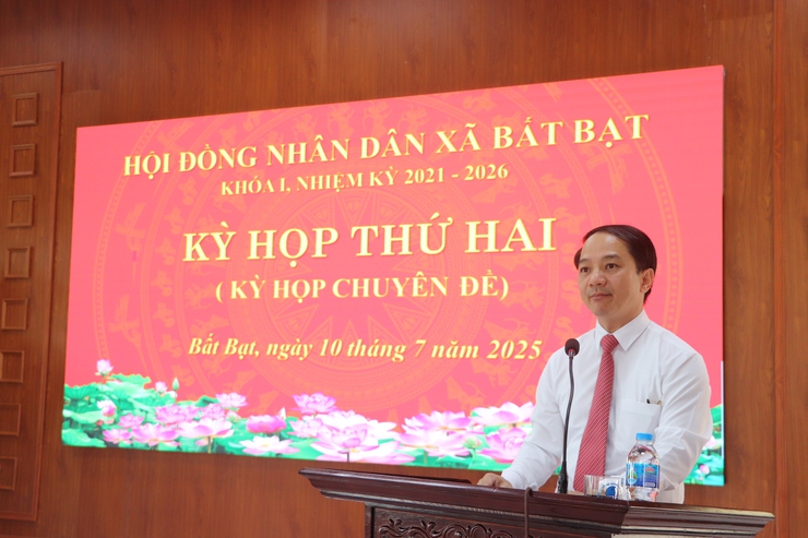 Kỳ họp thứ hai Hội đồng nhân dân xã Bất Bạt thông qua 3 nghị quyết.- Ảnh 3.