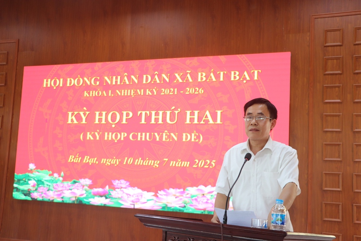 Kỳ họp thứ hai Hội đồng nhân dân xã Bất Bạt thông qua 3 nghị quyết.- Ảnh 6.