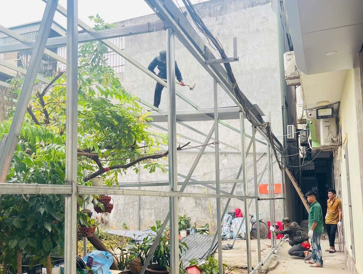 Tổ chức giải tỏa công trình, vật kiến trúc vi phạm về TTXD, quản lý đất đai trên địa bàn phường Khương Đình- Ảnh 3.