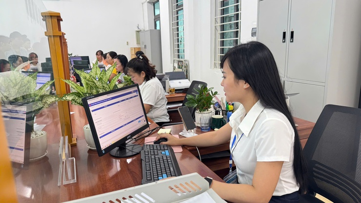 ĐIỂM PHỤC VỤ HÀNH CHÍNH CÔNG XÃ TAM HƯNG TẬN TÂM PHỤC VỤ NGƯỜI DÂN- Ảnh 2.