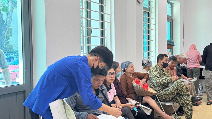 ĐIỂM PHỤC VỤ HÀNH CHÍNH CÔNG XÃ TAM HƯNG TẬN TÂM PHỤC VỤ NGƯỜI DÂN- Ảnh 1.