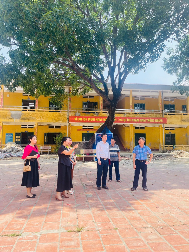 KIỂM TRA CÔNG TÁC CHUẨN BỊ NĂM HỌC MỚI TẠI CÁC TRƯỜNG HỌC TRÊN ĐỊA BÀN XÃ ĐA PHÚC- Ảnh 5.