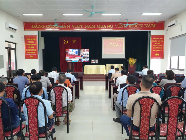 Cử tri phường Phú Lương tham dự trực tuyến Hội nghị tiếp xúc cử tri của Đoàn Đại biểu Quốc hội thành phố Hà Nội (Tổ bầu cử số 6)- Ảnh 1.