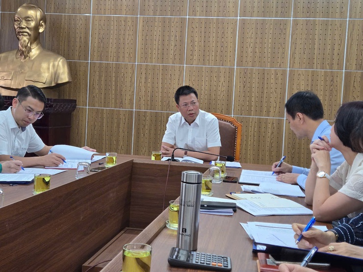 Đồng chí Đỗ Đình Sơn – Phó Bí thư Đảng uỷ, Chủ tịch UBND phường làm việc với Phòng Văn hoá – Xã hội phường về thực hiện một số nhiệm vụ công tác Văn hóa - Xã hội 06 tháng cuối năm 2025.- Ảnh 1.